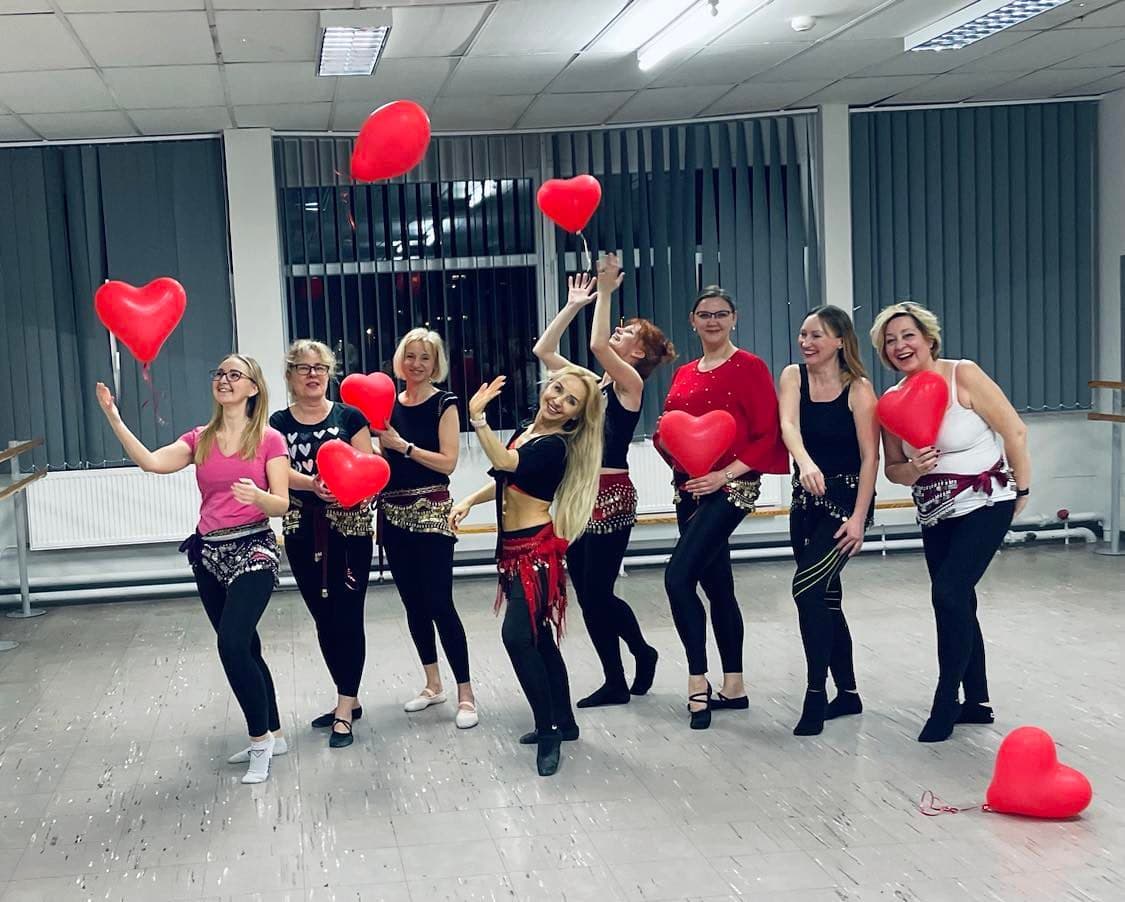 Grupa tancerek belly dance